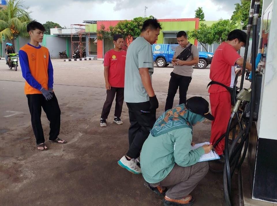 UPT Metrologi Legal Basel Tera Ulang Nozzle Lima SPBU di Toboali, Ini Hasilnya 