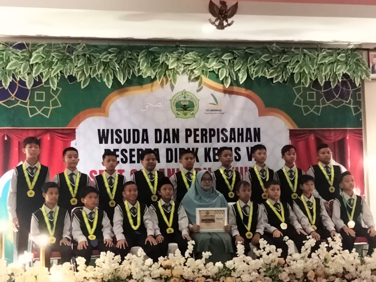 Persembahkan 2 Karya Buku, Sebanyak 40 Siswa SD IT Qurani PKP Diwisuda 