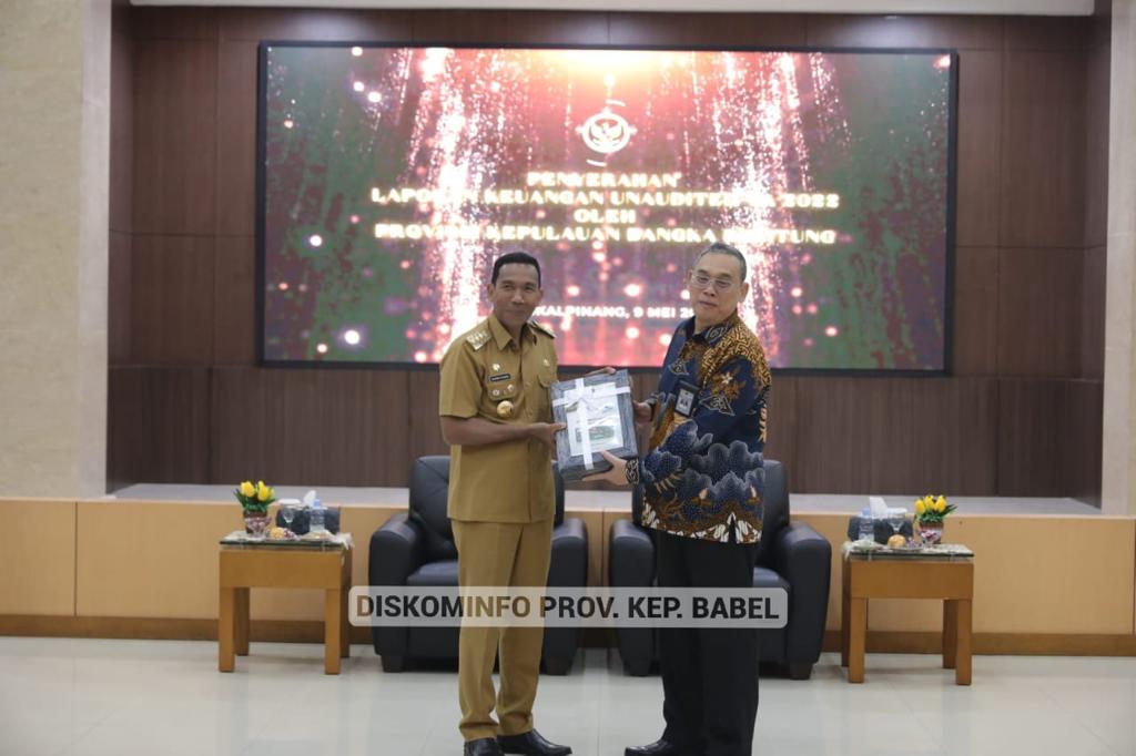 Pj Gubernur Suganda Serahkan LKPD 2022 Pada BPK Perwakilan Kep Babel