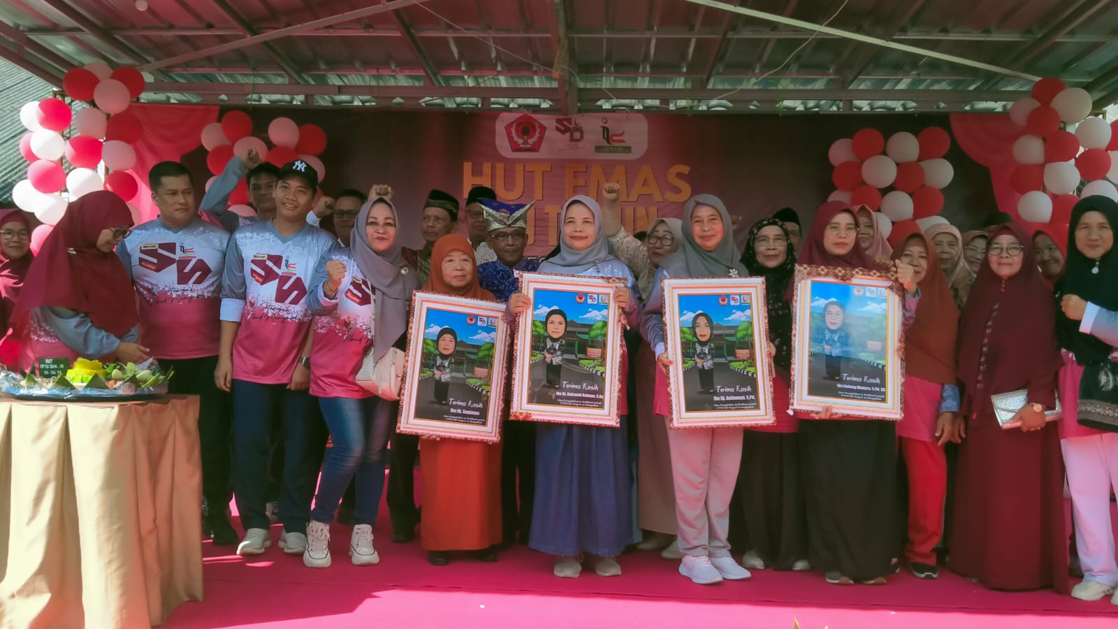 HUT Emas SDN 10 Sungailiat Dimeriahkan Jalan Santai, Pentas Seni & Bazar UMKM