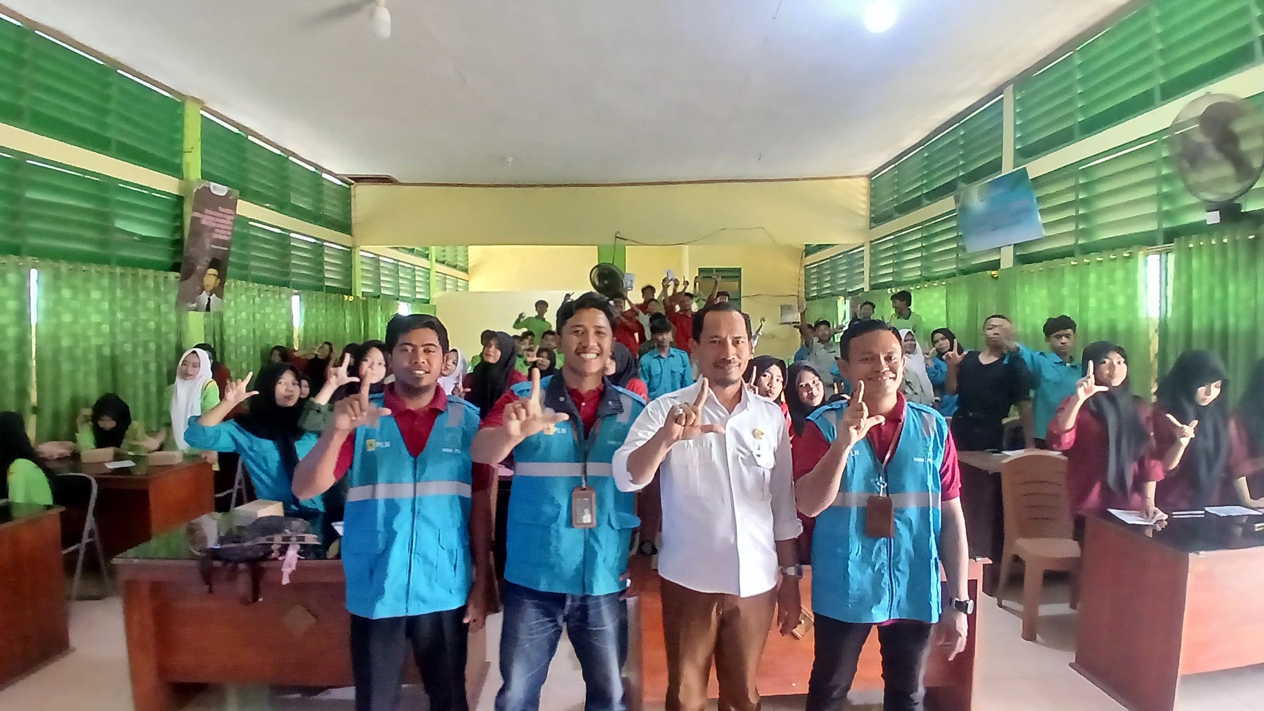 Semangat Hari Kesaktian Pancasila, PLN UPK Tambora Edukasi Kelistrikan di SMK PP Negeri Bima