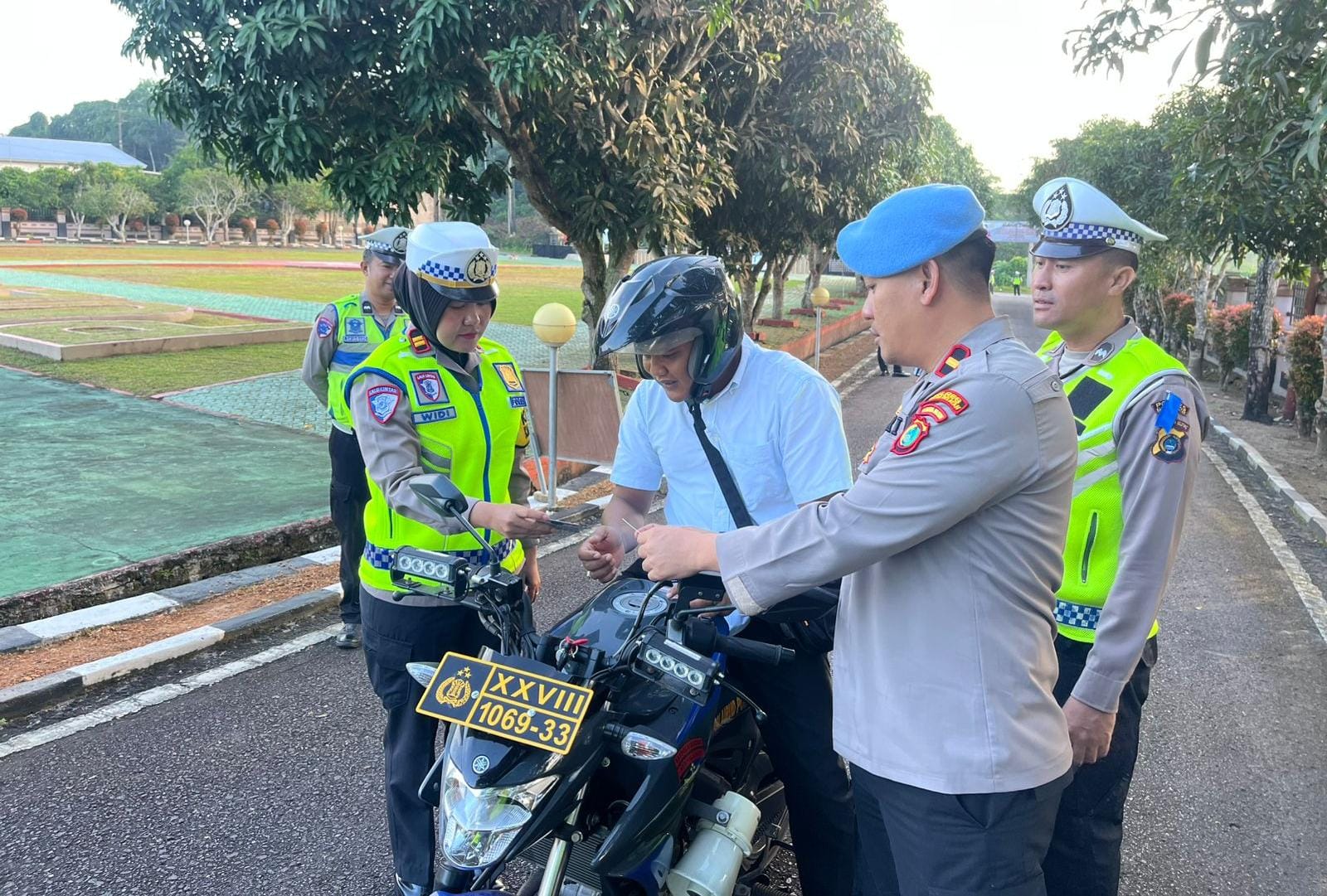 Satlantas Polres Basel Bersama Propam Lakukan Razia Kendaraan di Mapolres