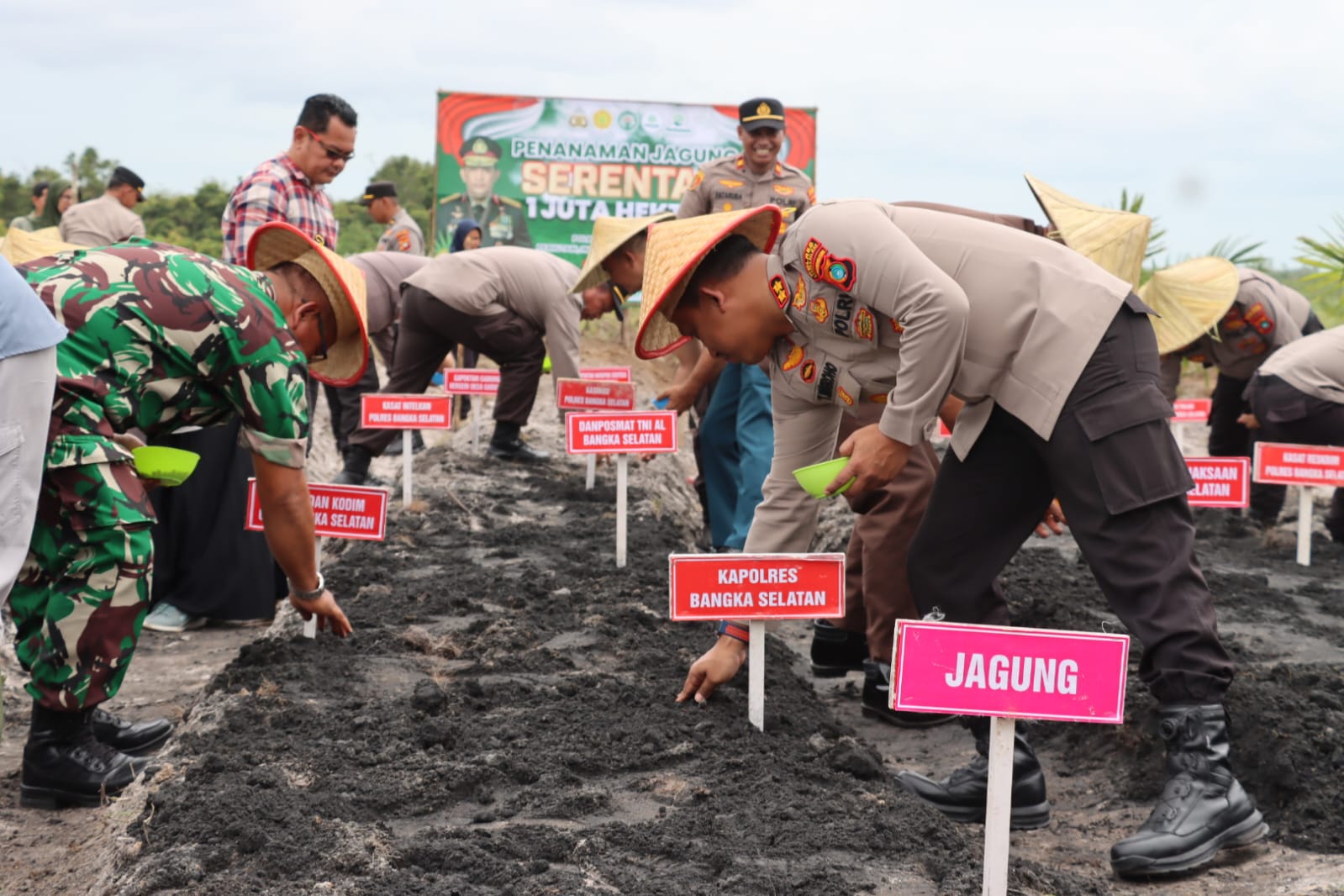 Dukung Salah Satu Program  Asta Cita, Polres Basel Tanam Jagung Guna Swasembada Pangan 2025 