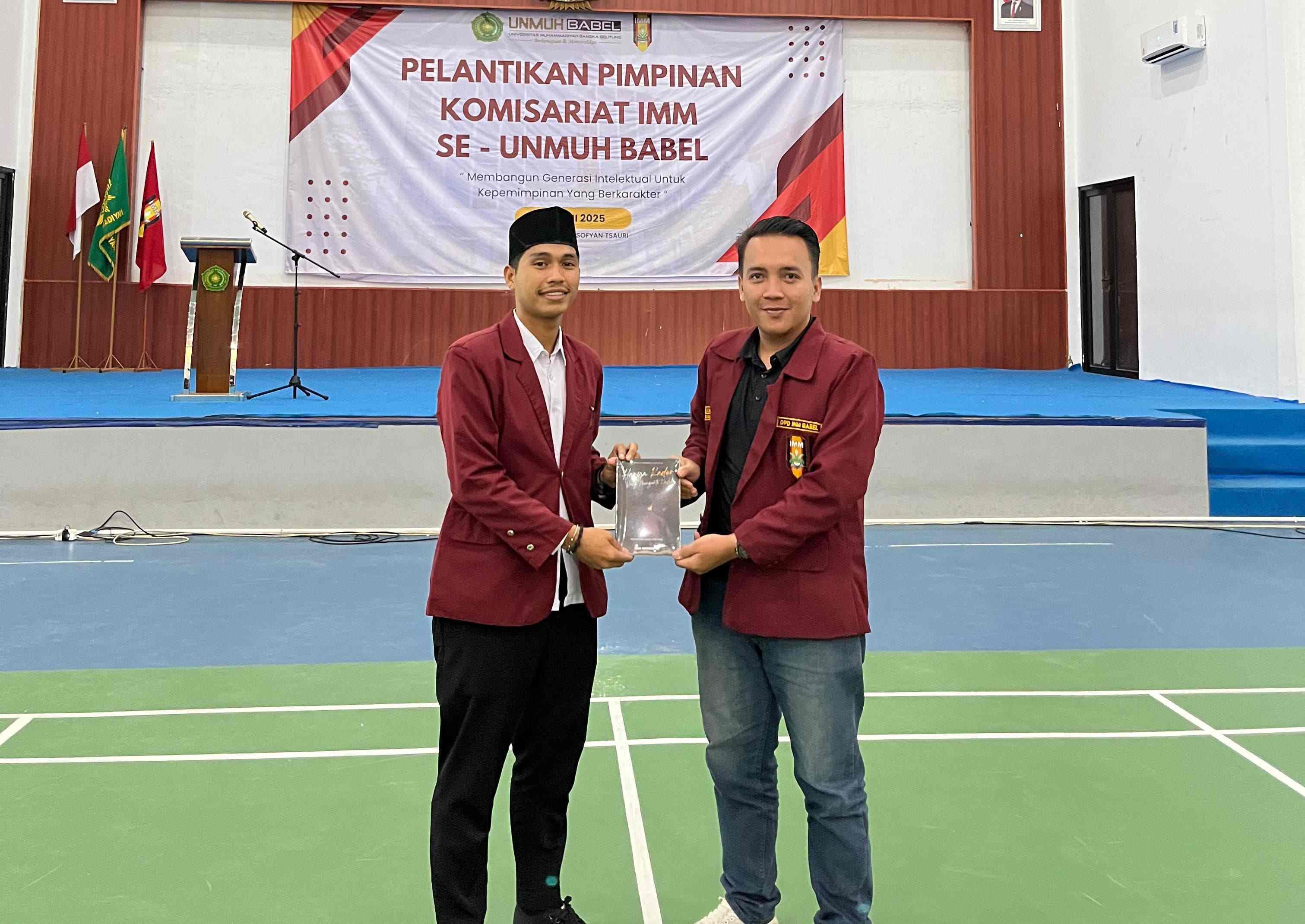 Usai dilantik, DPD IMM Babel Serahkan Buku Kepada PK IMM Se-Unmuh Babel