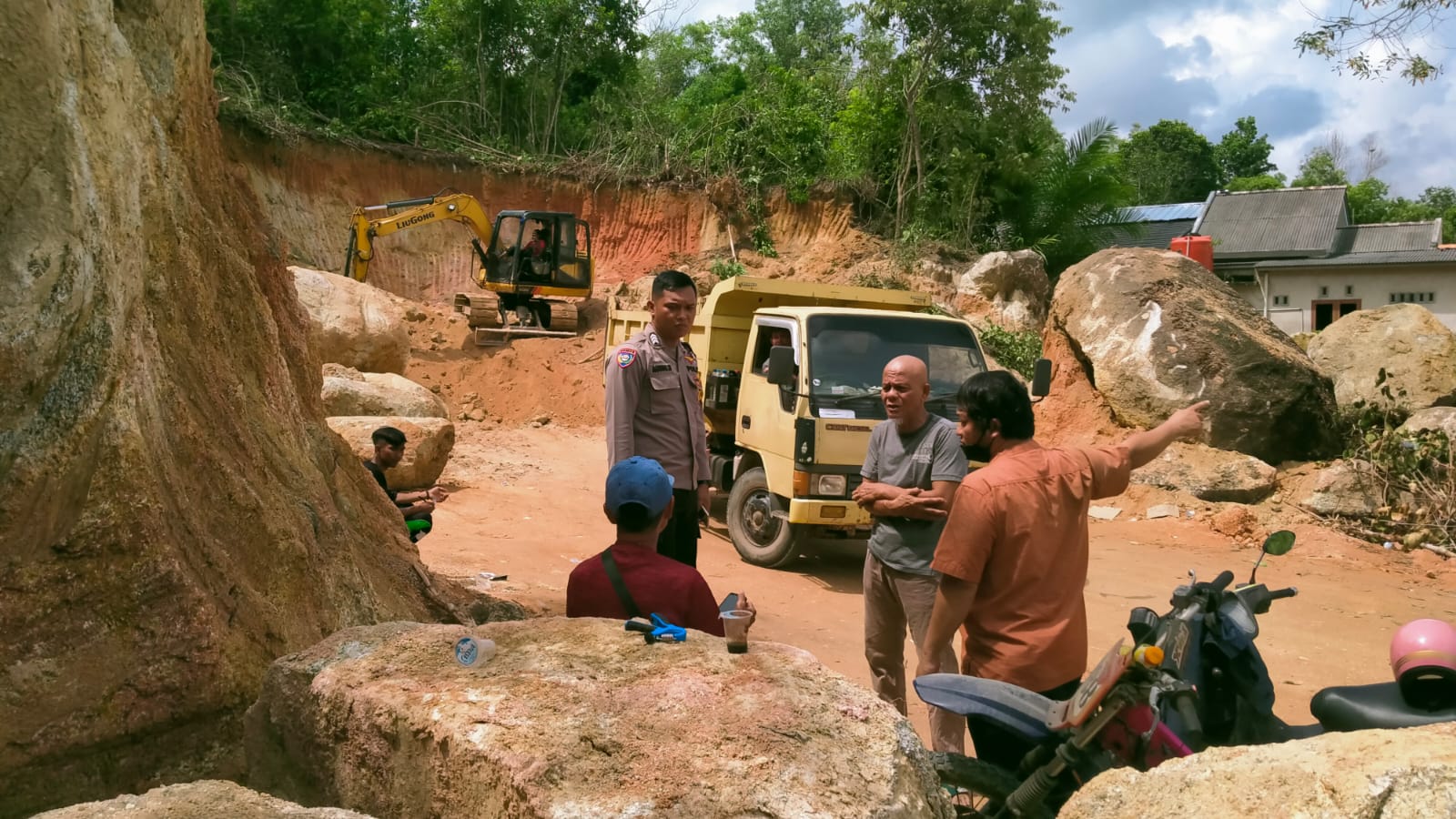 Penggalian Lereng Bukit Siam Sungaliat Diprotes Warga 