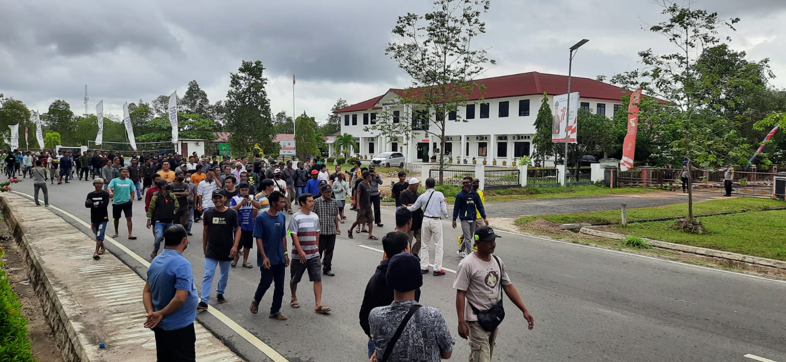 Antisipasi Aksi Massa, Polres Beltim Lakukan Rekayasa Jalan