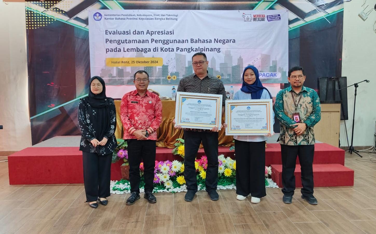 Dua Lembaga di Kota Pangkalpinang Raih Penghargaan Pengutamaan Penggunaan Bahasa Negara 