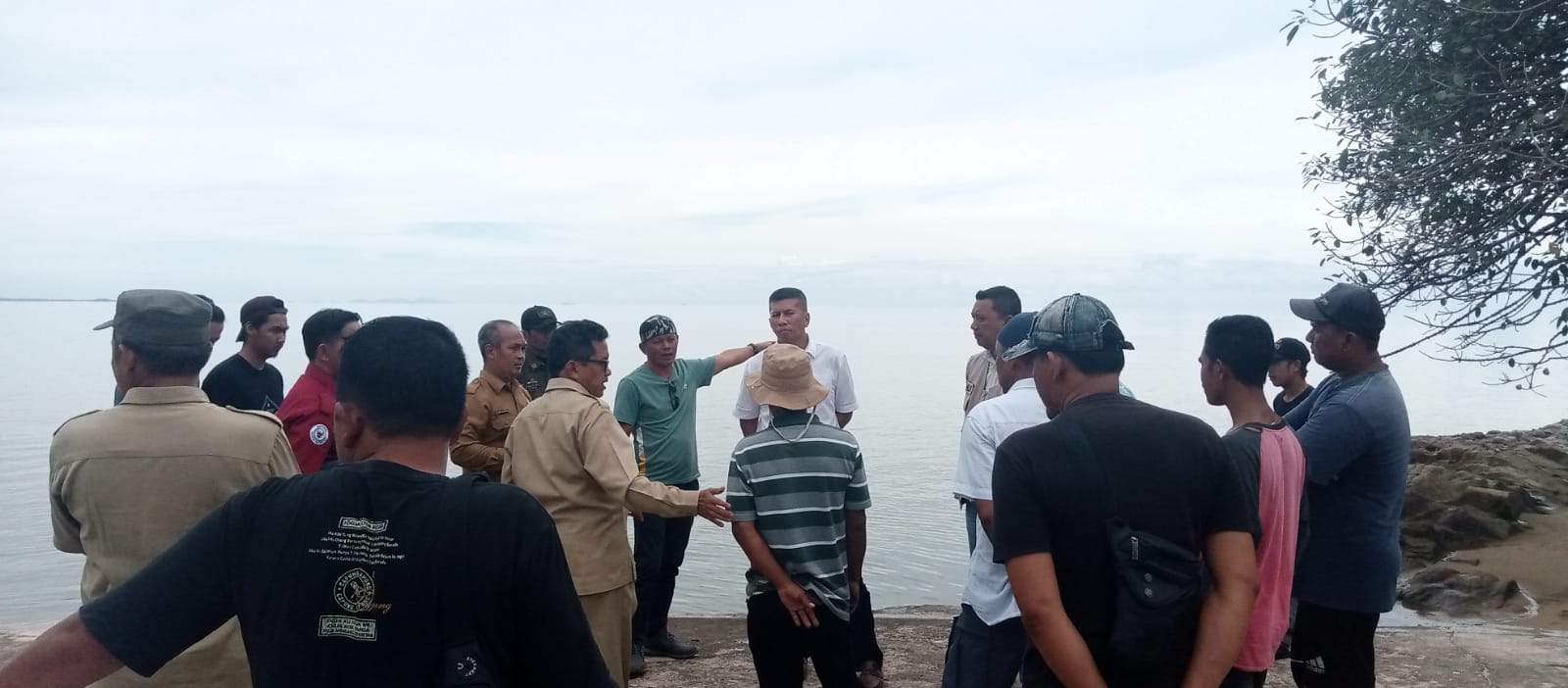 Air Laut Berubah Warna Hijau, DPRD Babar Tinjau Langsung, Hasilnya?