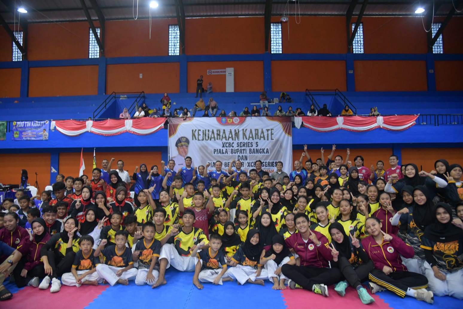 Kontingen Dojo ST XII Juara Umum Kejuaraan Karate XCBC Series 5