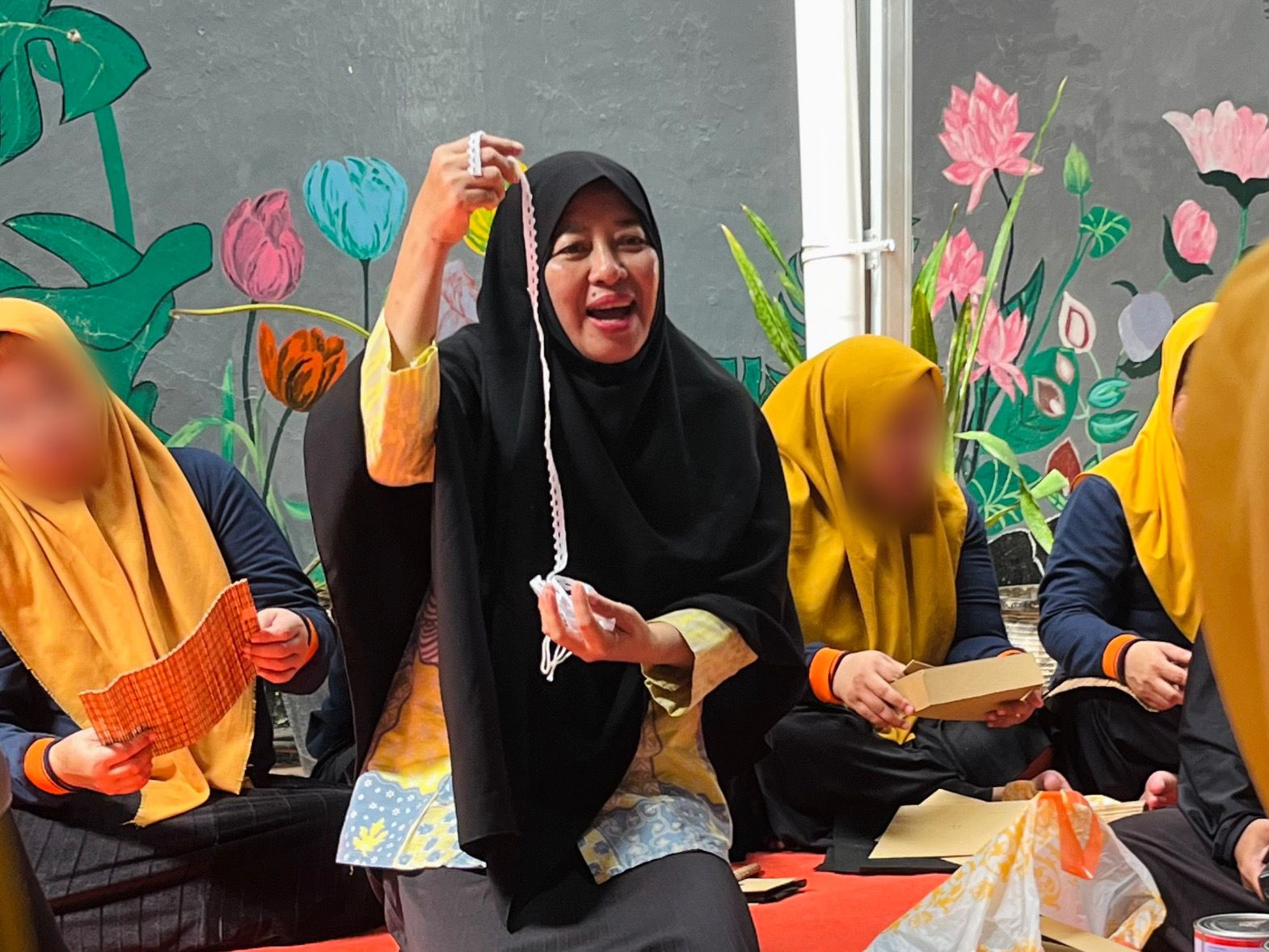 Srikandi PLN Babel dan Lapas Perempuan Pangkalpinang Gelar Pelatihan Lidi Nipah untuk Warga Binaan
