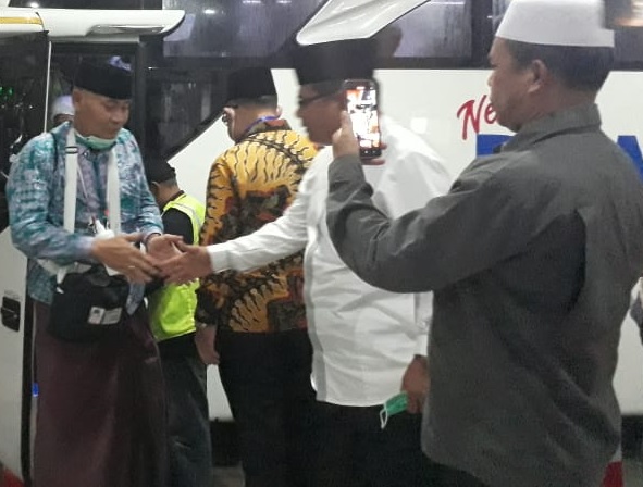  Jemaah Kloter 1 Debarkasi Palembang Mendarat. Jemaah Babel Kloter 8, 15 Juli dari Arab Saudi