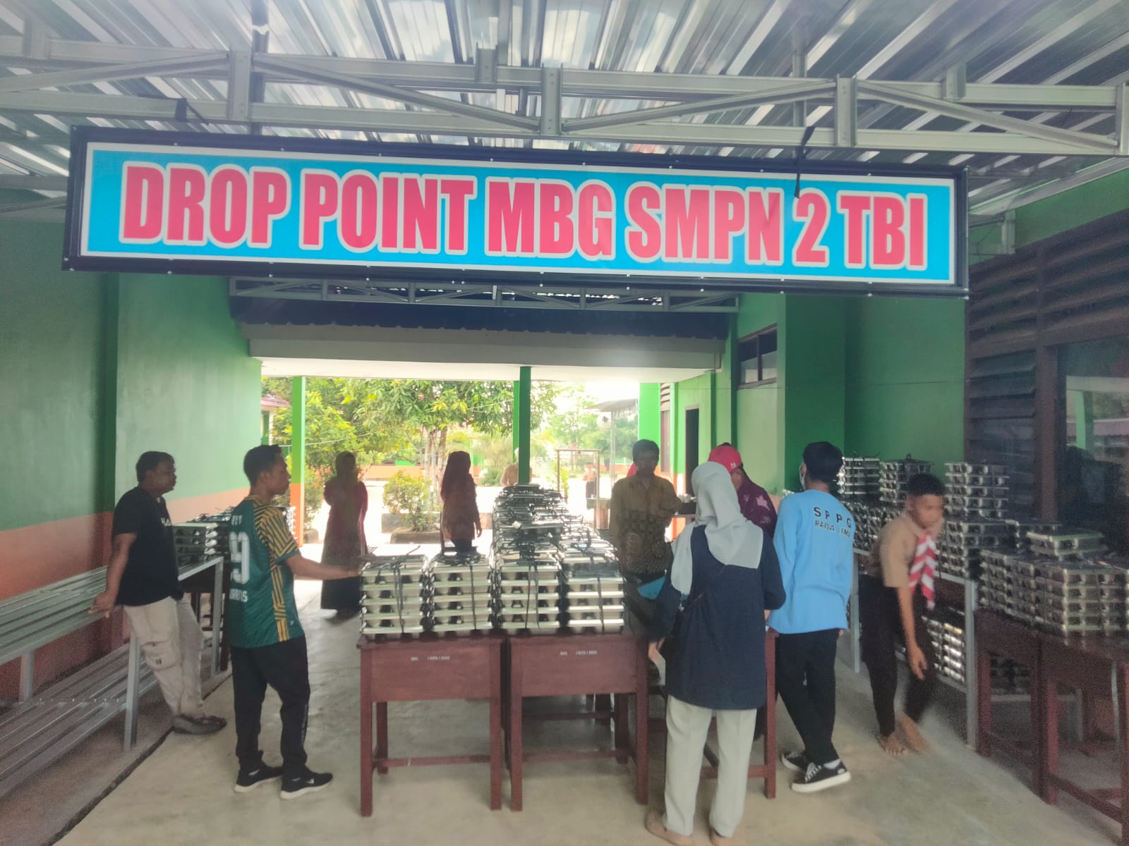 SPPG Yayasan Arroikhan Raida Lima Teladan Baru Distribusikan MBG Ke Dua Sekolah Ini, Segini Totalnya 