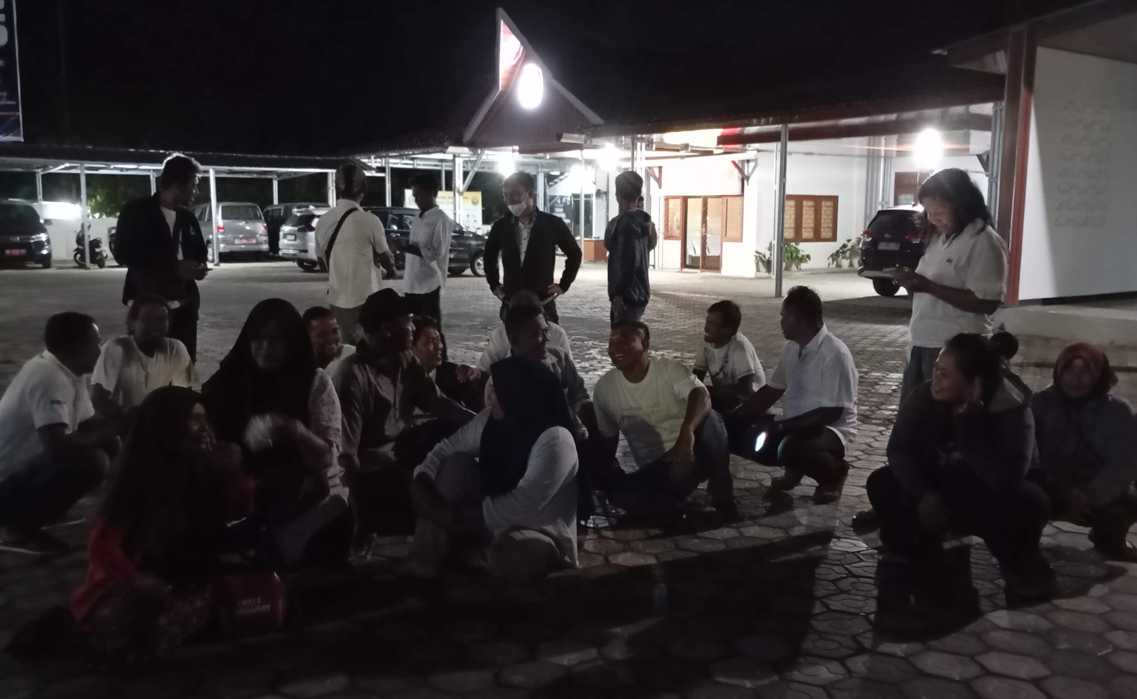 Malam-malam, Relawan Rato-Ramadian Datangi KPU Bangka