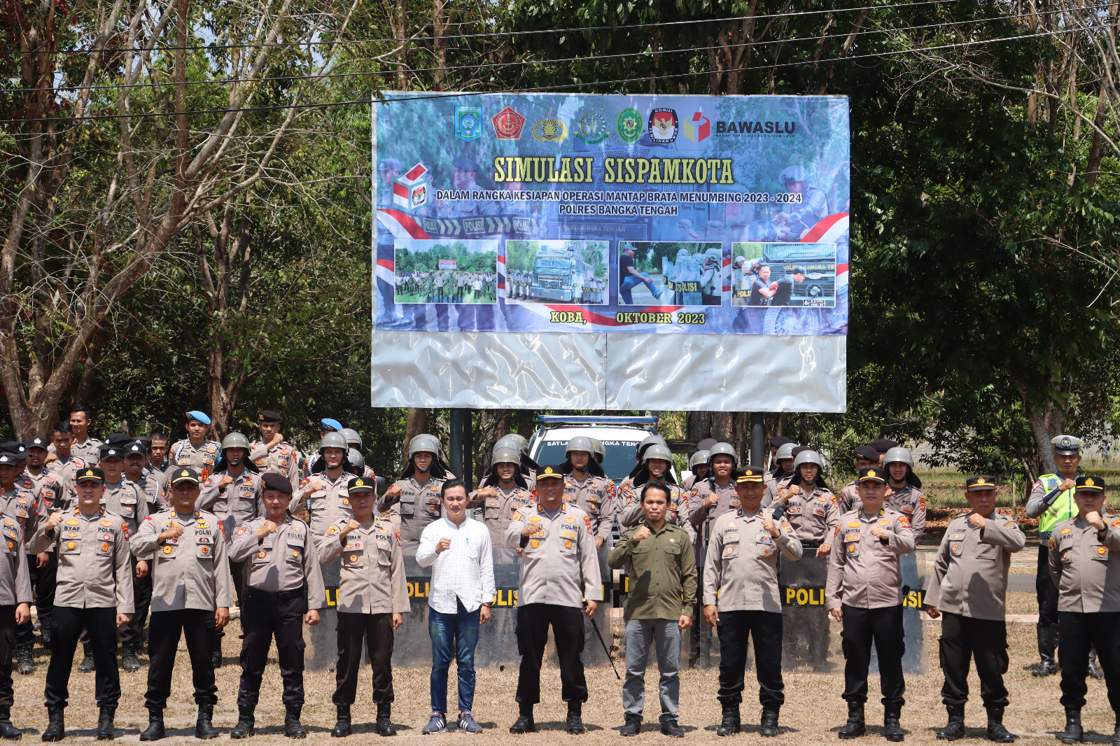 Gelar Sispamkota, Massa Tolak Hasil Pemilu dan Serbu Kantor KPU Bateng