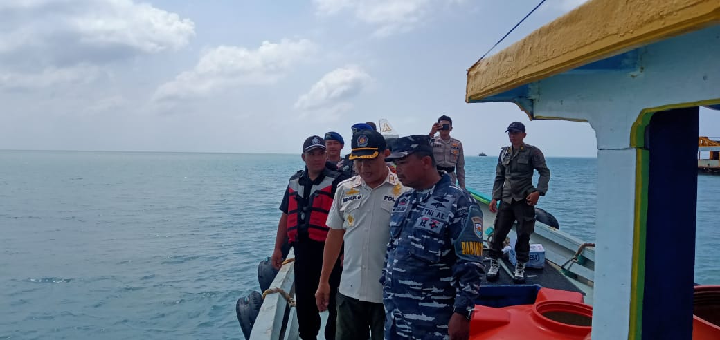 Keindahan Pantai Jerangkat Terancam Puluhan Ponton Timah Ilegal