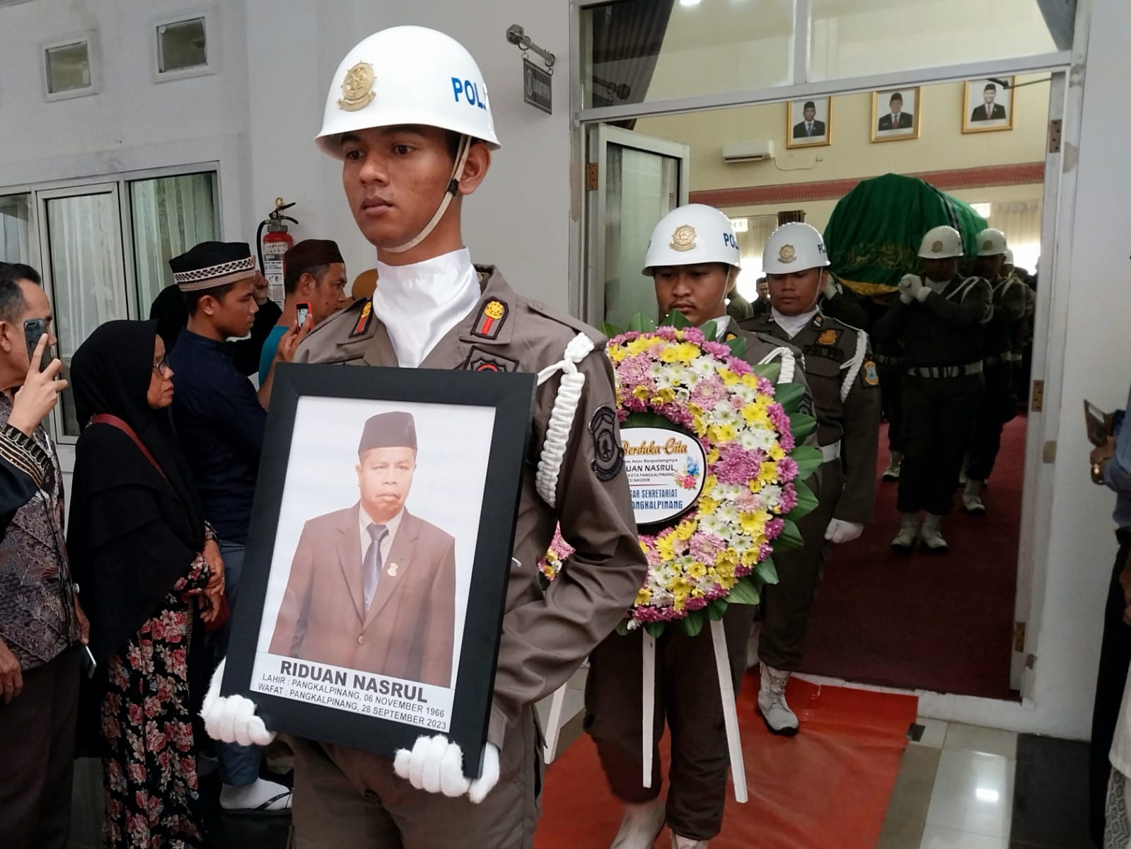 Berduka, DPRD Kota Pangkalpinang Beri Penghormatan Terakhir ke Almarhum Riduan Nasrul