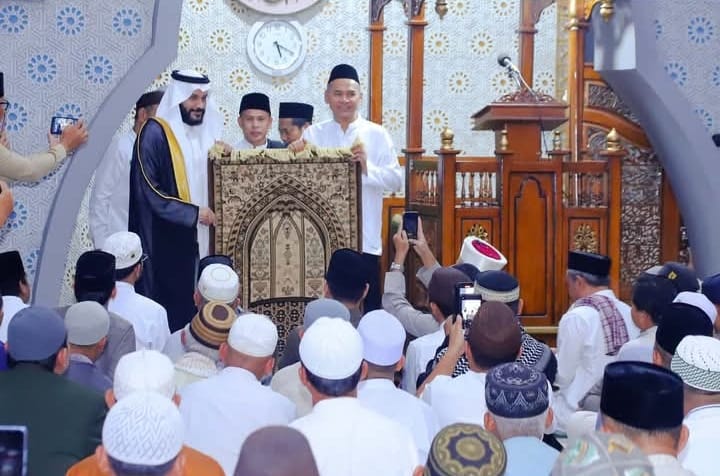 Pimpin Salat Subuh, Syeikh Abdurrahman Al Ausy Doakan Jamaah Masjid Agung Sungailiat Bisa ke Tanah Suci