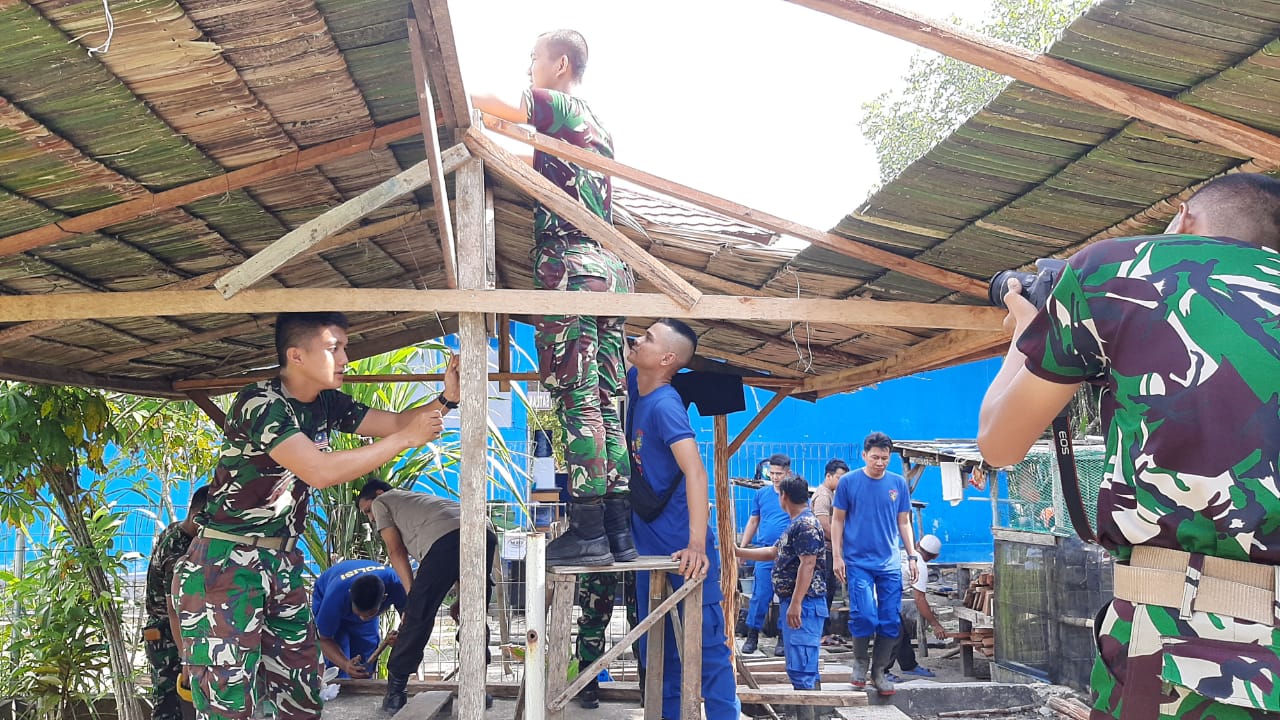 Wadah Keluh Kesah, Satpolairud Polres Bateng dan Yonif 147/KGJ Bangun Pondok Kamtibmas Pesisir di Kurau