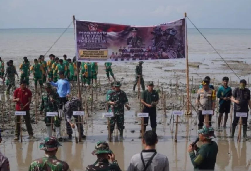 HUT Ke - 79 TNI, Kodim 0431/Bangka Barat Ajak Forkopimda Tanam Mangrove di Teluk Rubiah