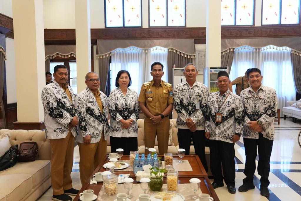 PGRI Kep. Babel Sampaikan Program Kerja Sekaligus Tindak Lanjut Hibah Tanah Gedung Sekretariat 