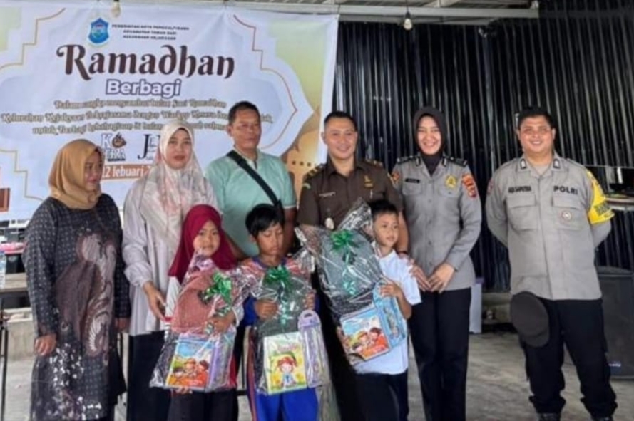 Jelang Ramadhan Warkop Kosera & Jelas Seblak Berbagi Sembako