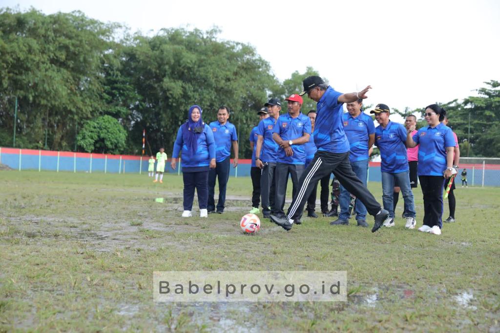 Pj Gubernur Ridwan Lakukan Kick-off, Tanda dimulainya Liga Sepakbola Pelajar U-14