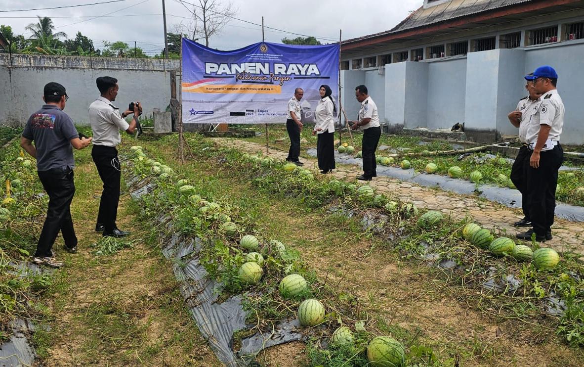 Khasiat Kompos Lapas Pangkalpinang Teruji, Hasilkan Panen 231 Kilogram Semangka