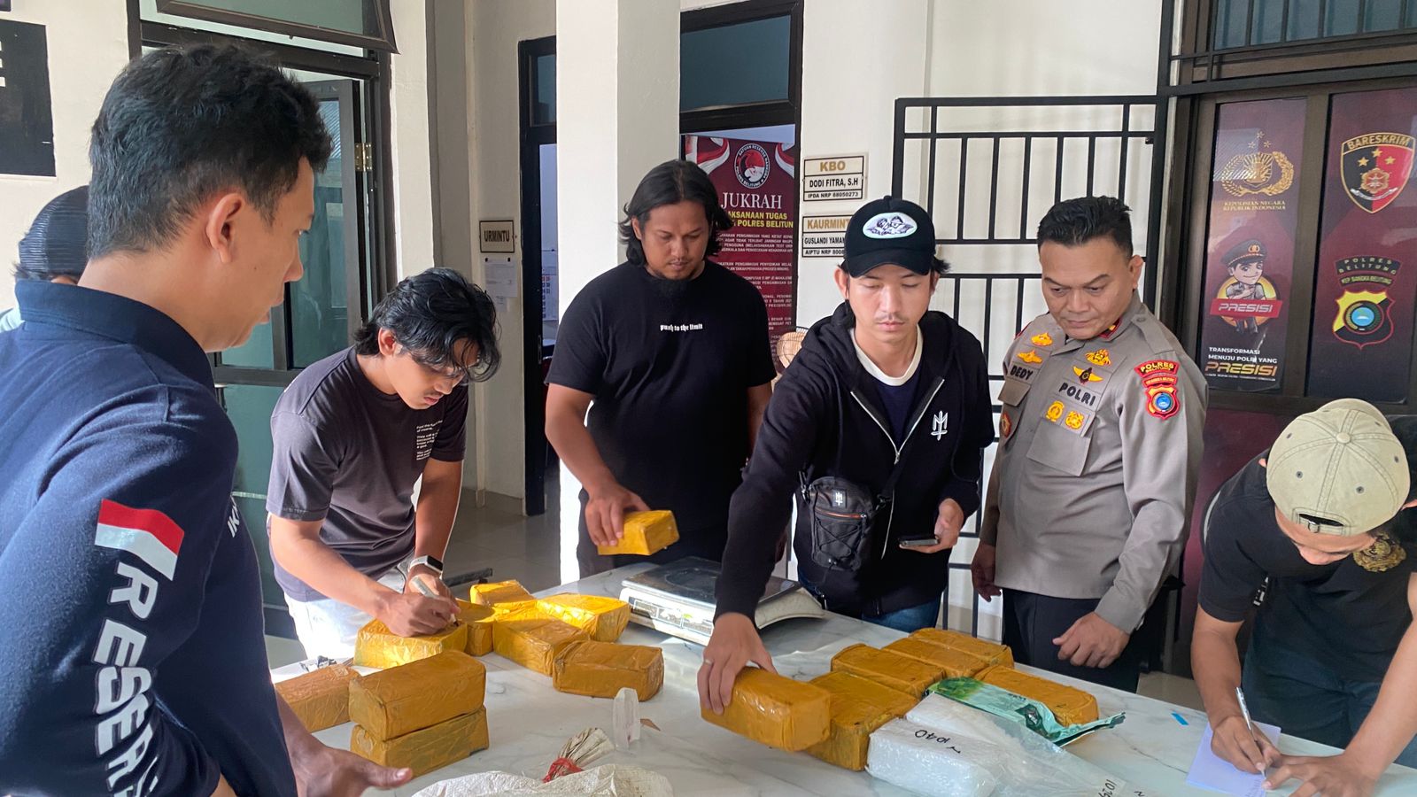 Breaking News! Warga Temukan 21 Kilogram Sabu Terapung di Laut Belitung