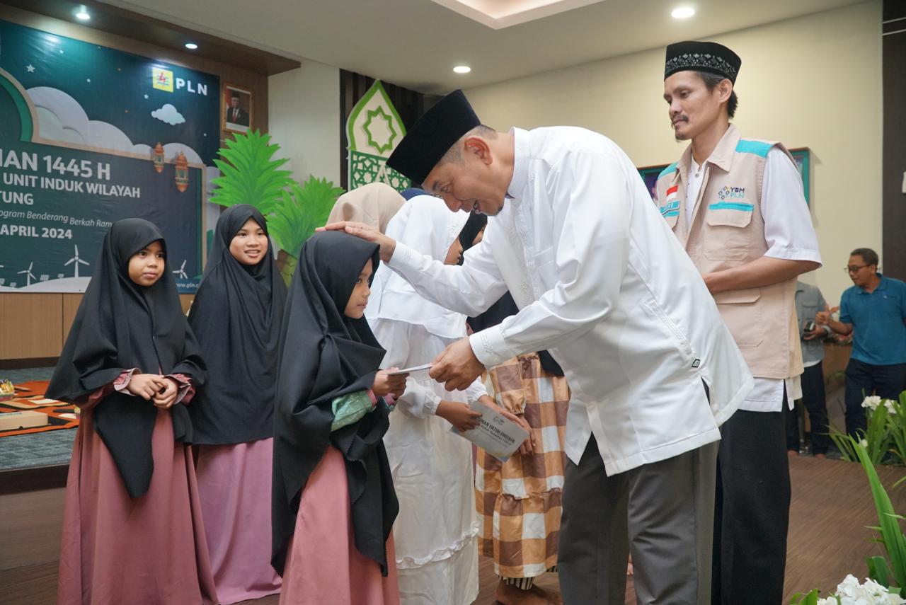 Gelar Safari Ramadan, Manajemen PLN Babel Santuni Puluhan Anak Yatim dan Dhuafa