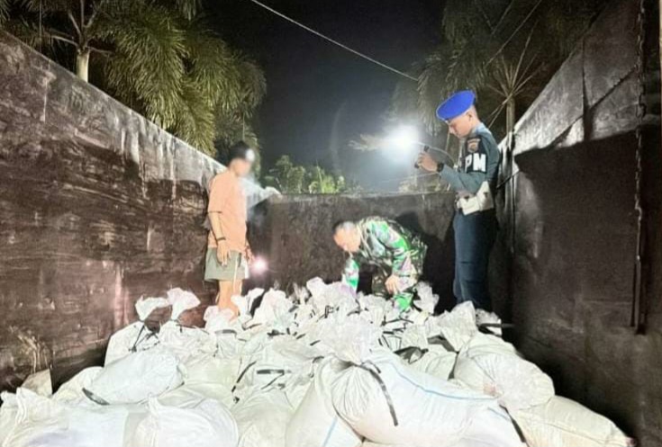 Satgas Lantamal III dan Lanal Babel Tangkap Penyelundup 5 Ton Timah di Sungailiat