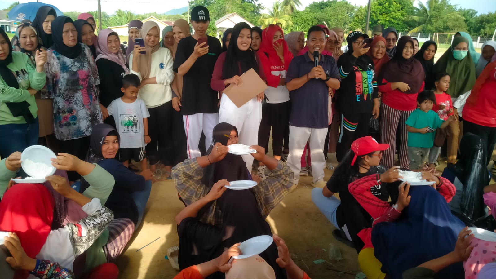 Semarak Kemerdekaan RI Lingkungan Parit Padang, dari Jalan Santai Sampai Balap Karung