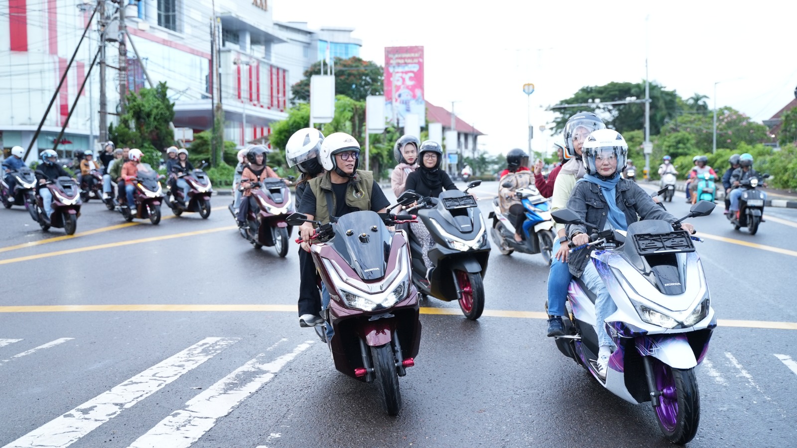 Honda Babel Bersama Wakil Gubernur Terpilih Babel Ngabuburide Sambil Berbagi