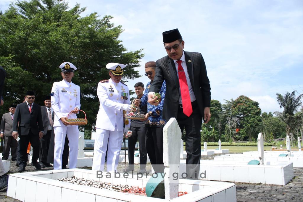 Wujud Syukur atas Jasa Pahlawan, Sekda Naziarto serta Forkopimda Ziarah ke Makam Pahlawan