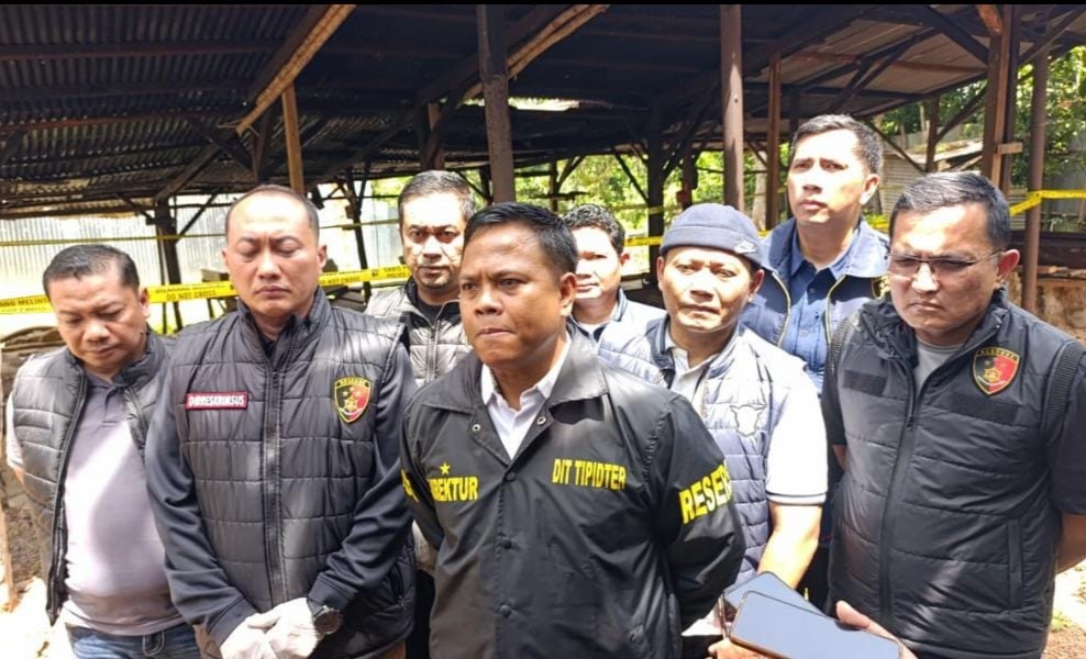 Penggeledahan Rumah Bos Besar Kaposang, Gudang hingga Alat Berat Dipasang Garis Polisi