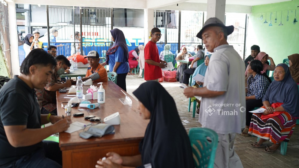 Warga Desa Baskara Bakti Serbu Mobil Sehat PT Timah, Pelayanan Kesehatan Gratis yang Dinantikan 