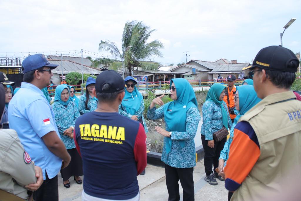 Safriati Safrizal Kunjungi Kampung Siaga Bencana, Tantang Lurah Opas Indah