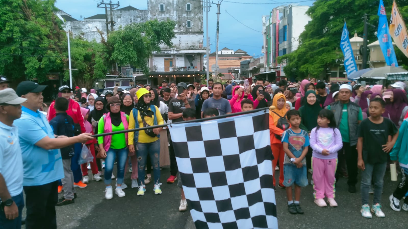 Ribuan Peserta Ramaikan Jalan Sehat Festival Mambo Reborn 2025