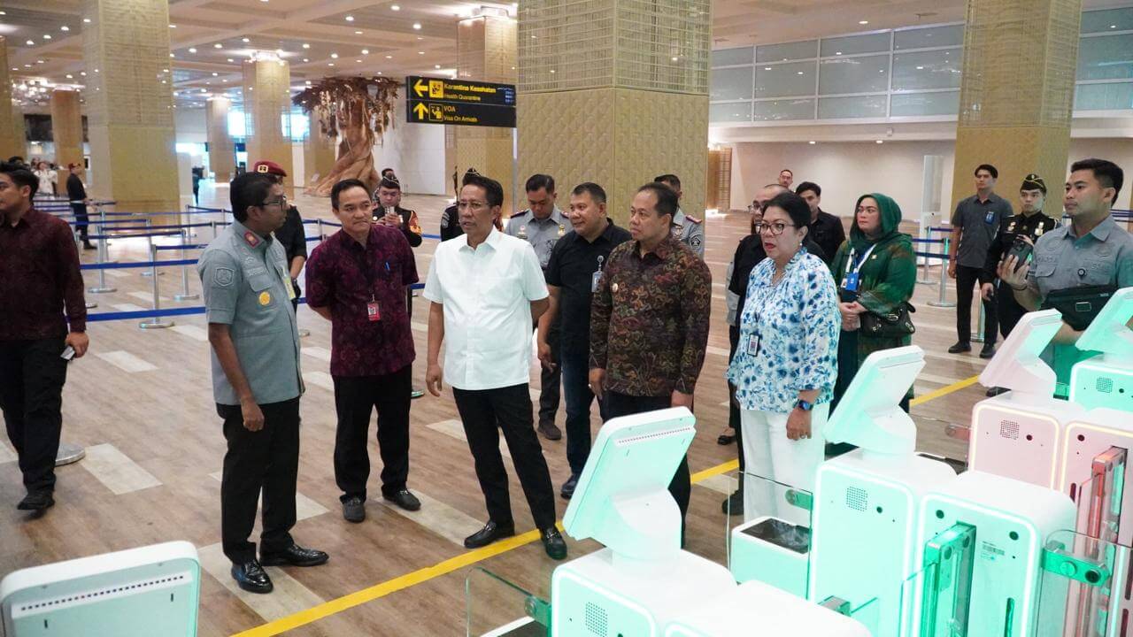 Dukung KTT Indonesia Afrika 2024, Menkumham Supratman Tinjau Layanan Imigrasi di Bandara Ngurah Rai