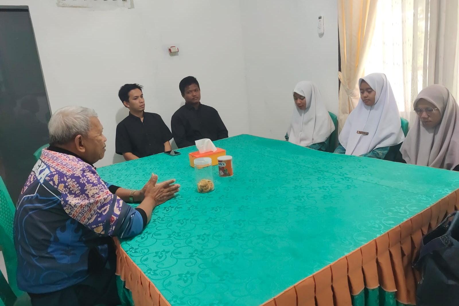 Target Emas, Dua Santriwati IC Ikuti Olimpiade Bahasa Arab Nasional