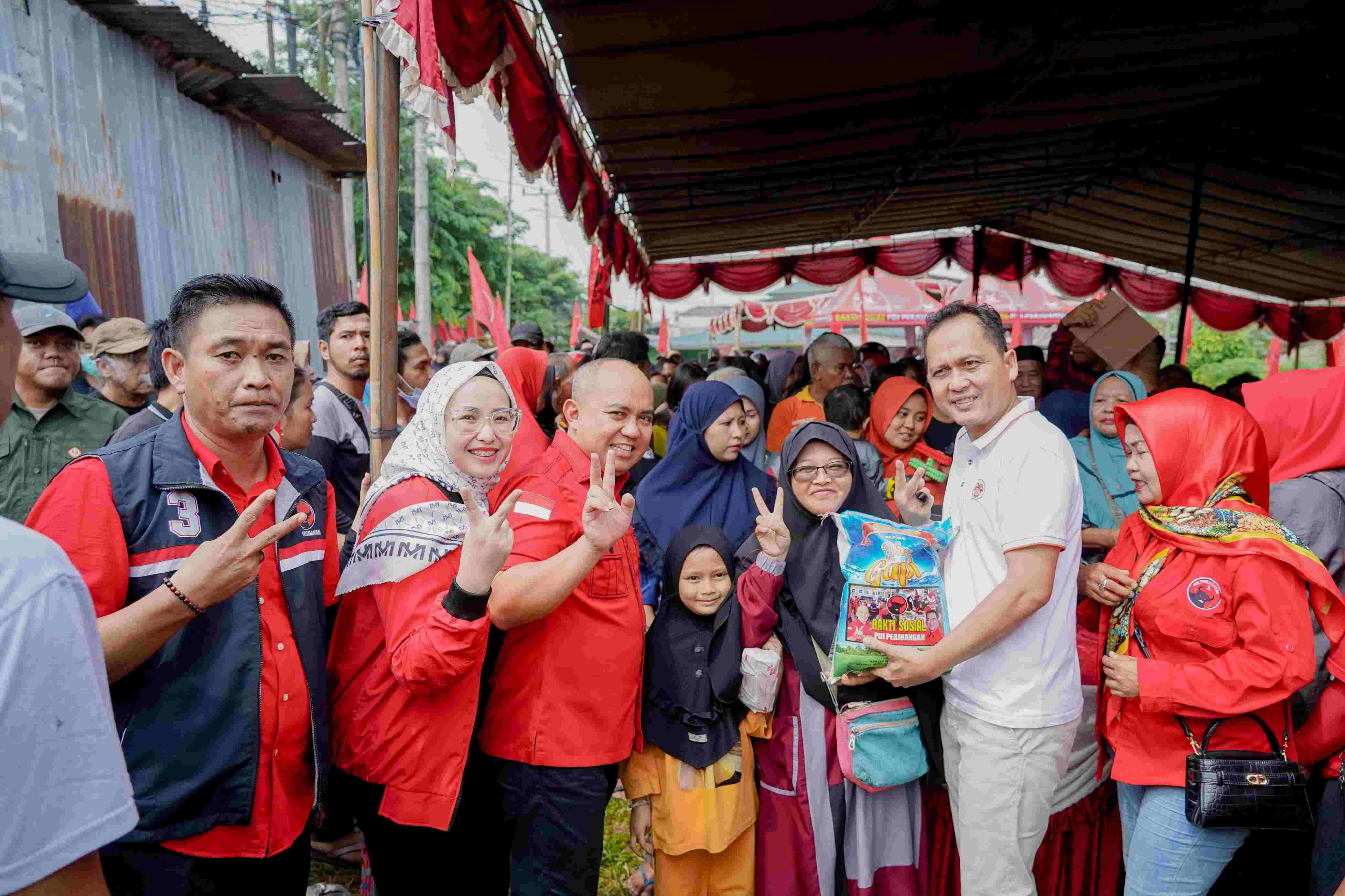 Bazar Tebus Murah Dirasakan Warga, Halima: Makasih Pak Molen, Semoga Menang!