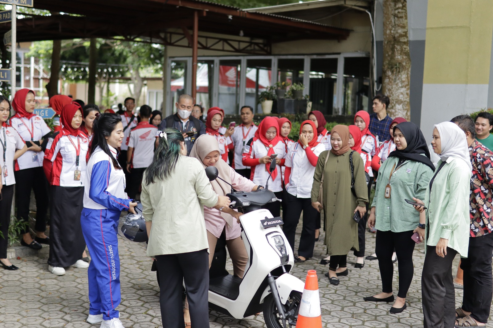 Karya Anak Bangsa, Honda Babel Resmi Hadirkan Motor Listrik Honda EM1 e: Pertama di Bangka Belitung