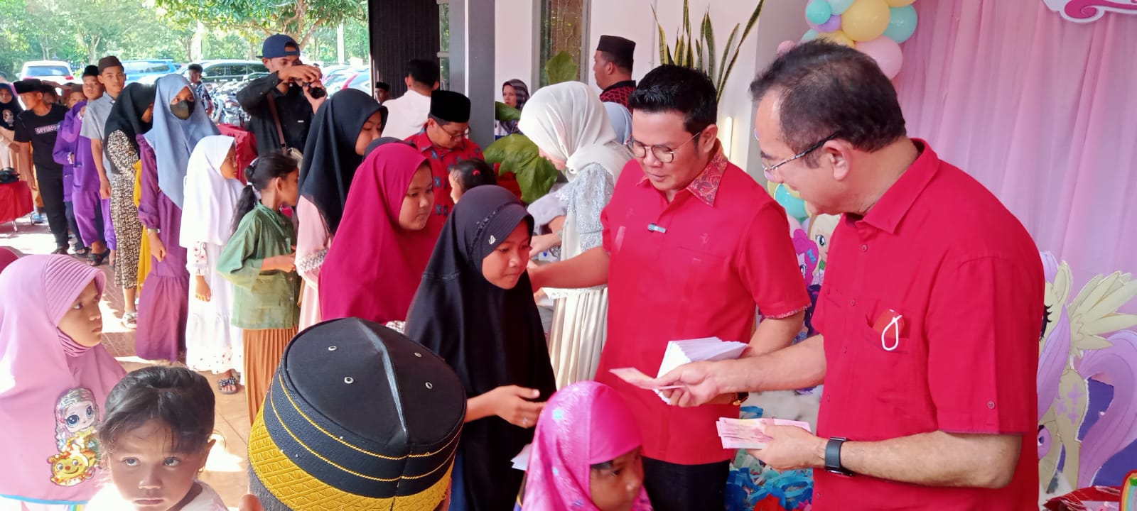 Santuni 200 Anak Yatim, Bupati Riza Dapat Pesan Ini dari Rudianto Tjen