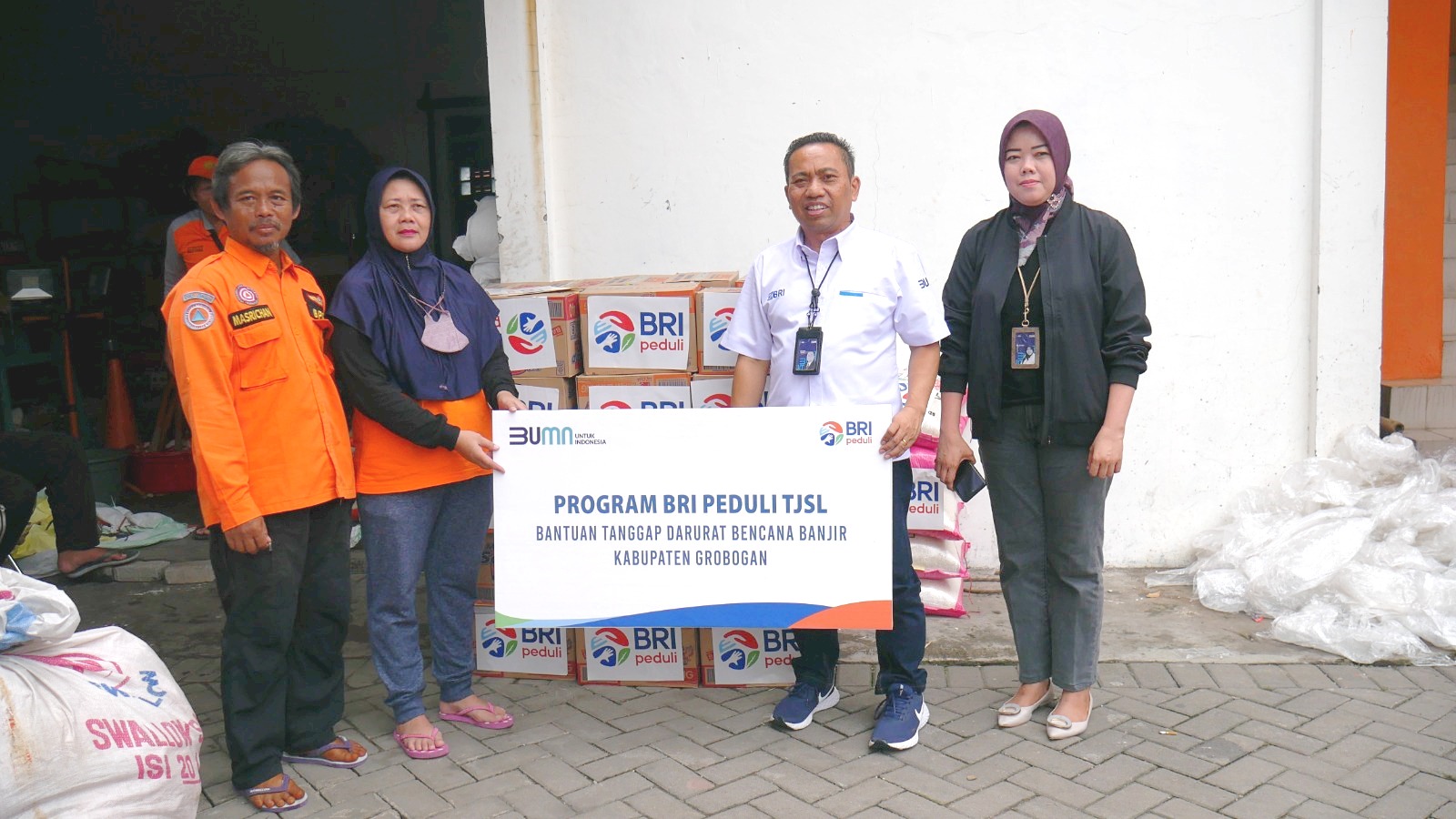 Tanggap Bencana Banjir, BRI Peduli Salurkan Bantuan Bagi Warga Terdampak di Grobogan dan Demak