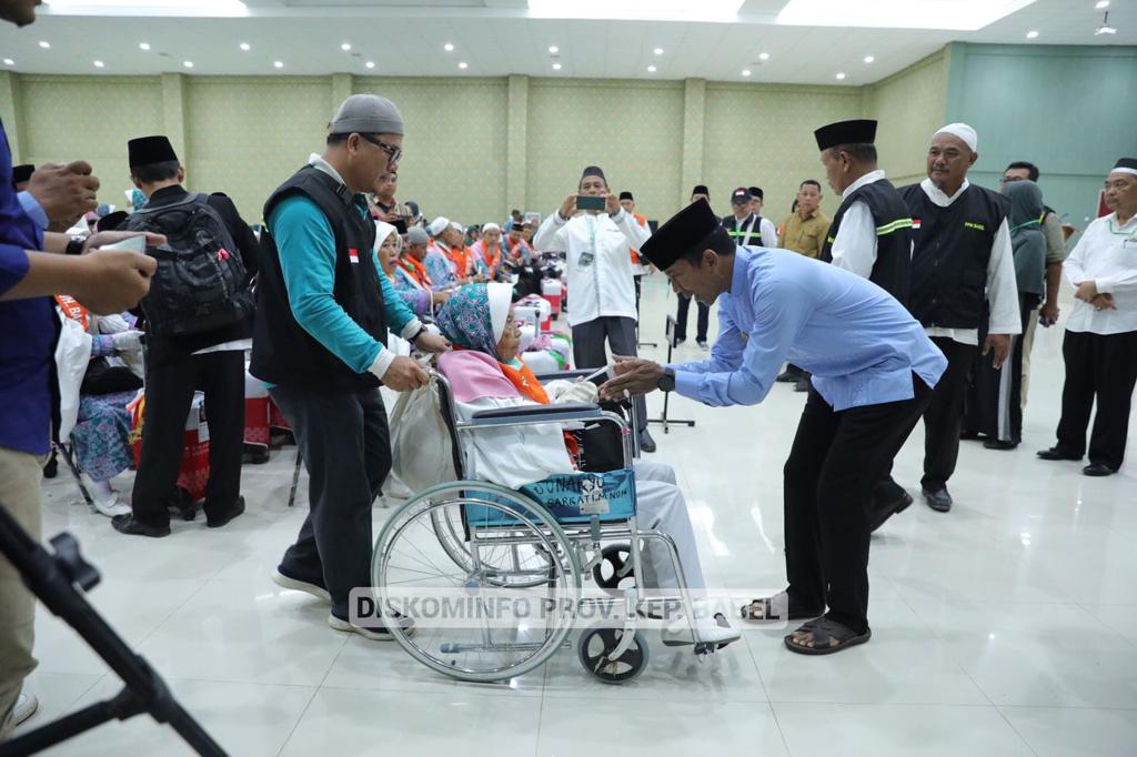 Lepas Calon Jemaah Haji Kep. Babel Kloter 8, Pj. Gubernur Suganda Pesankan Hal Ini