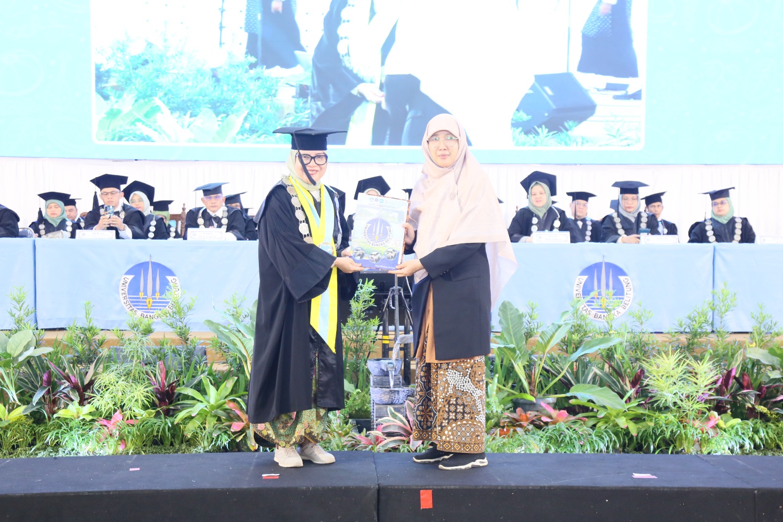 Hadapi Dinamika Global, Rektor UBB Prof. Ibrahim Minta Wisudawan Miliki Daya Adaptif