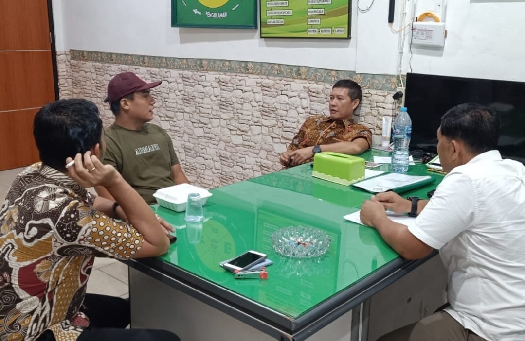 Sempat Kabur, Akhirnya Ryan Susanto Diantar Orang Tuanya ke Kejati untuk Eksekusi