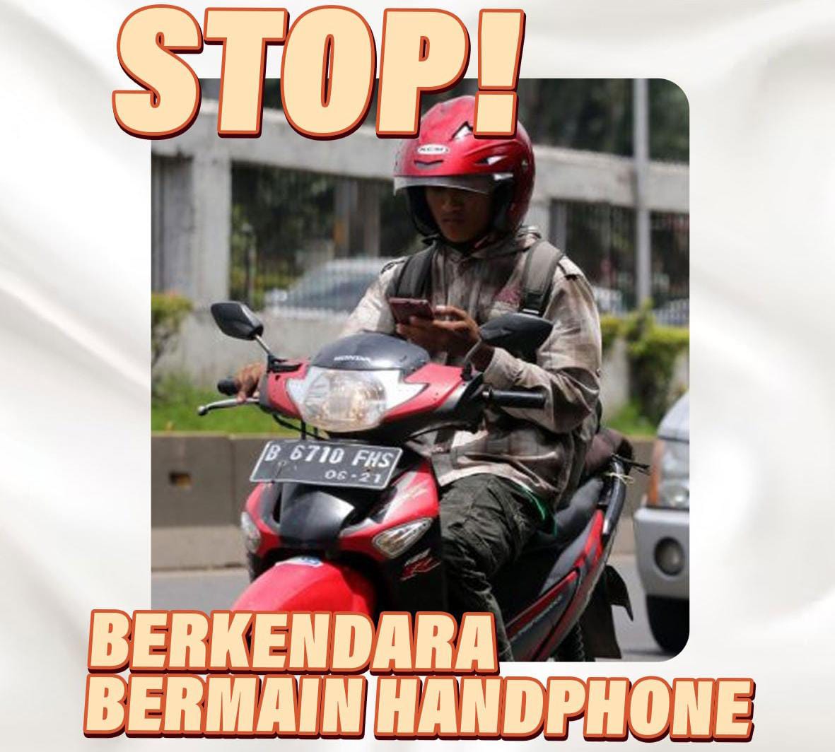 Setop Berkendala Sambil Bermain HP, Fokus di Jalan Demi Keselamatan Bersama 