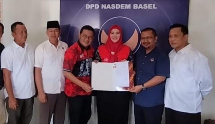 Pasangan Riza - Debby Serentak Kembalikan Formulir Cakada dan Wakada di 7 Parpol, Mantan Wabup Bikin Kejutan