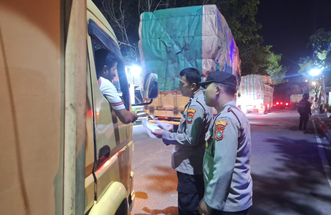 Polsekwas Pelabuhan Pangkalbalam Cek Muatan KM Sakura Express