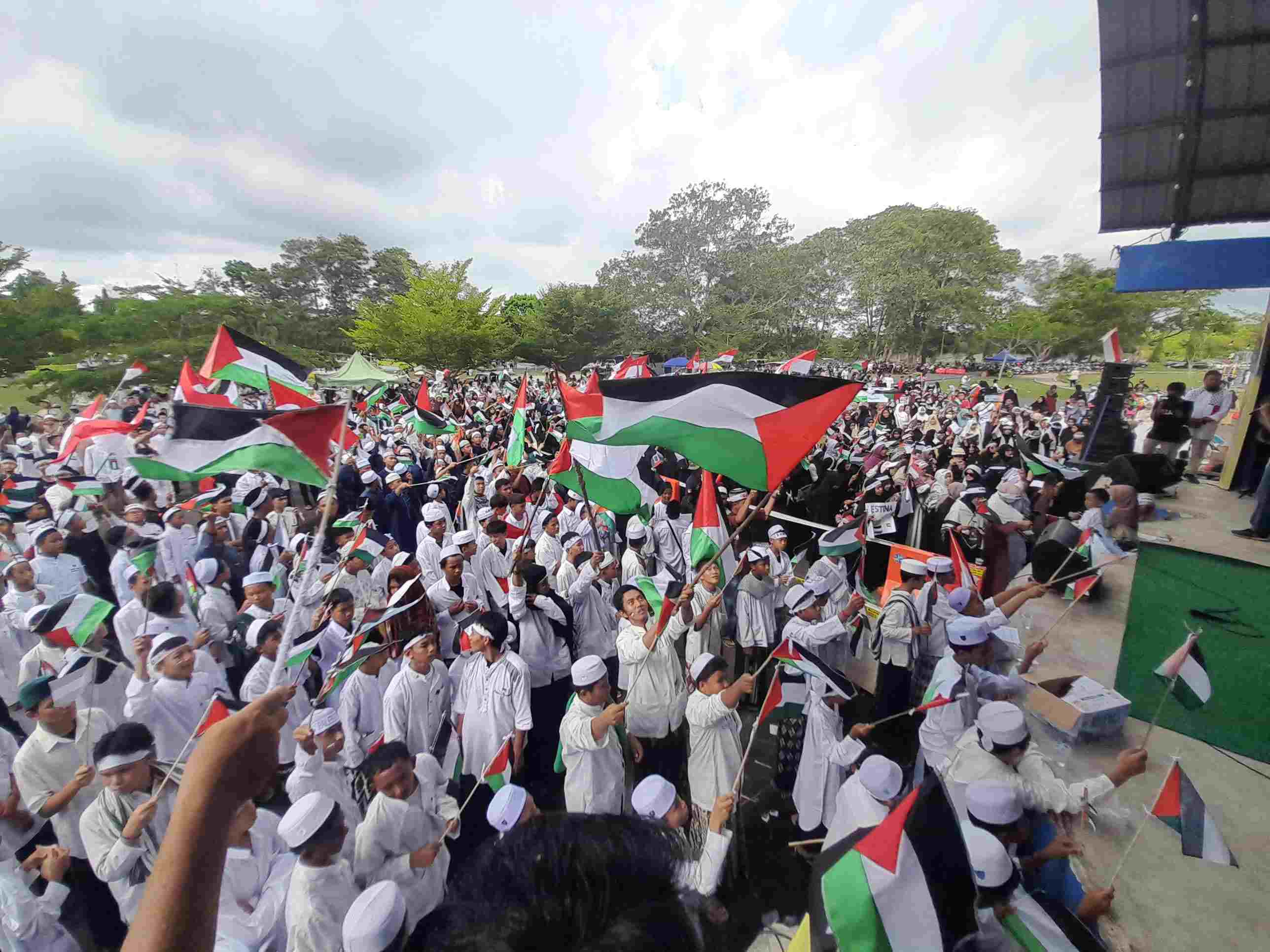 Bela Palestina dari Bangka Tengah, Massa Penuhi Alun-Alun Koba